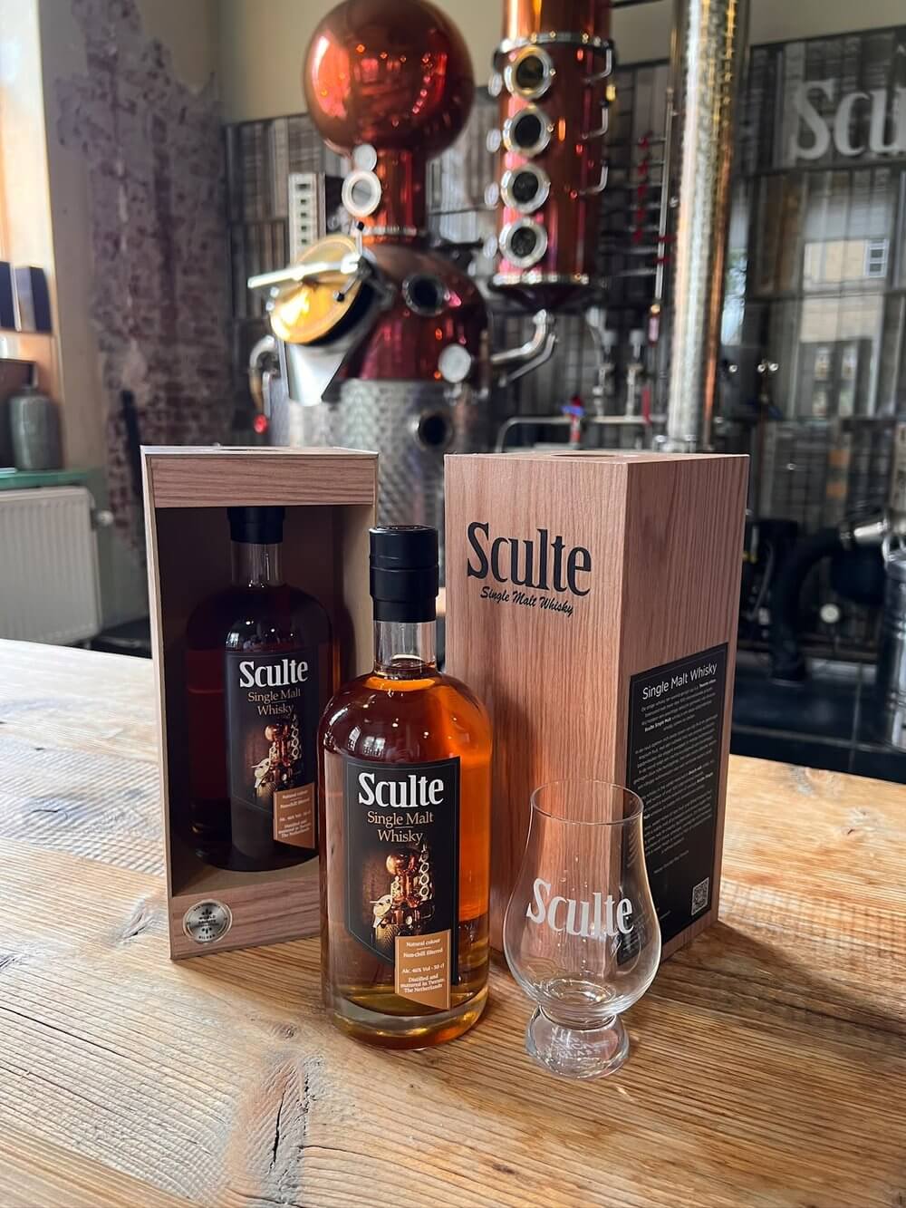 Sculte Single Malt fles met houten geschenkverpakking en Sculte-glas